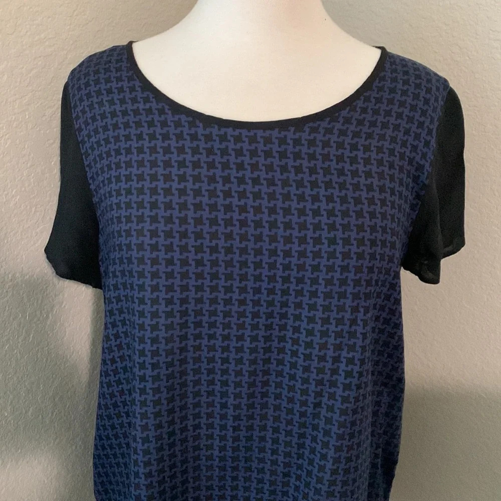 OLD NAVY nwot black and blue short sleeved patterned tee/blouse - Picture 2 of 10